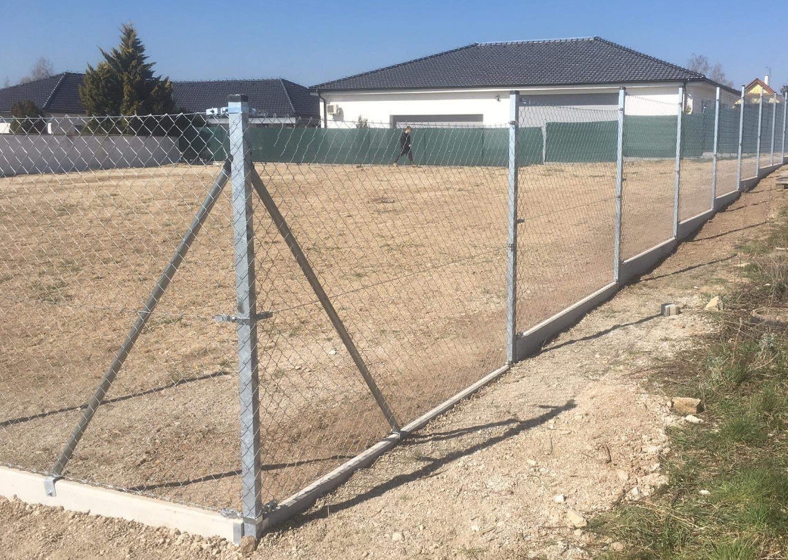 Pozinkované a poplastované pletivo a plotové panely Znojmo
