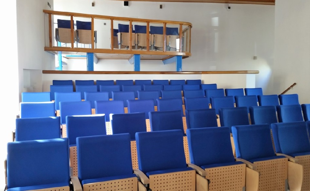 Sedadla do auly, posluchárny, přednáškového sálu - navržena pro dlouhodobé sezení