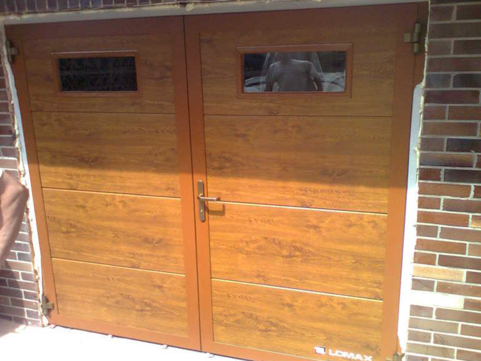 Dvoukřídlá garážová vrata na míru Jihlava