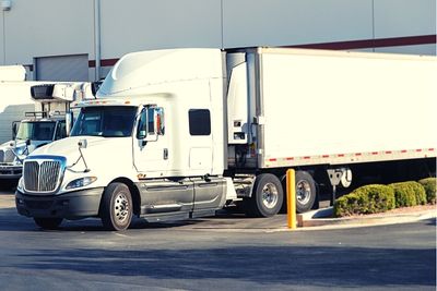 Přeprava menších zásilek po celém světě - Proč zvolit NNR Global Logistics pro vaše LTL potřeby?