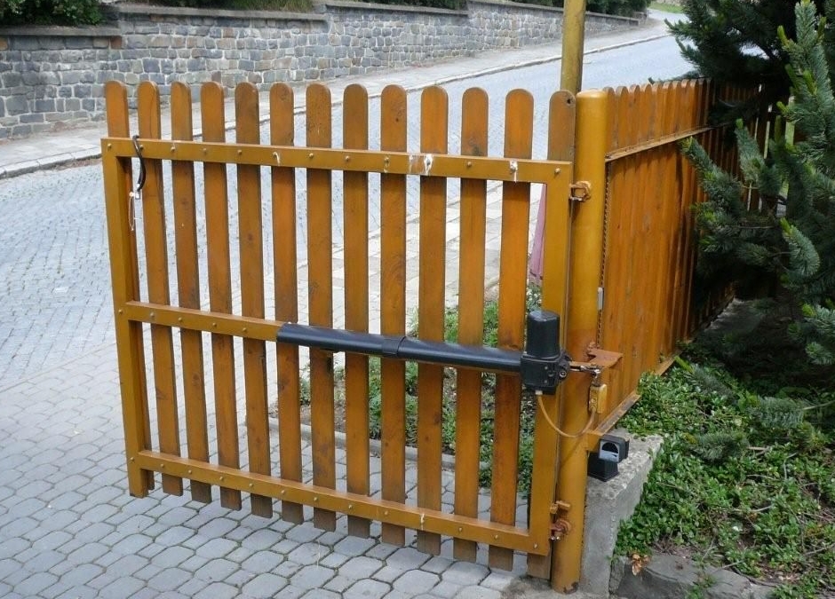 Montáž vjezdové, otočné automatické brány vrata Valašské Meziříčí