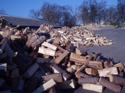 Dřevo na topení krbové i palivové, štípané dřevo, dovoz na místo určení
