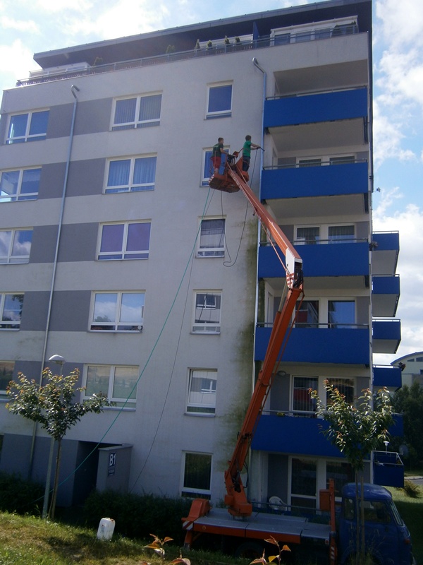 Čištění a mytí fasády panelového domu Liberec