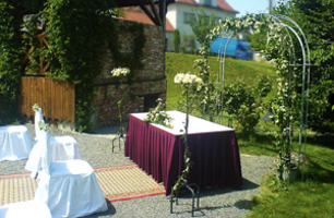 Svatební centrum, akce na svatební potahy na židle, svatební výzdoby, Uherské Hradiště, Zlín