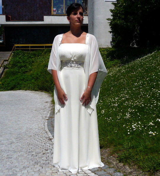 Půjčovna svatební společenské šaty XXL svatební společenské šaty pro plnoštíhlé Jablonec Liberec.