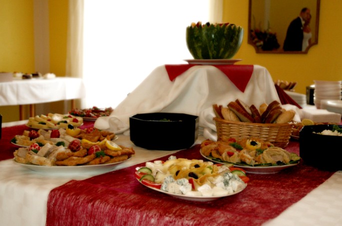 Jídlo a občerstvení na rodinné oslavy, svatby, firemní akce Opava
