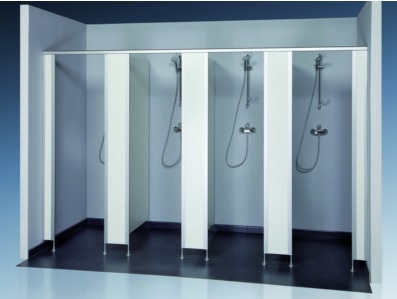 Sanitární příčky od RVR jsou ideálním řešením společných sprch či toalet