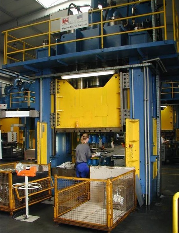 Výroba autodílů Chomutov - lisování ocelových plechových částí