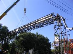 demontáž potrubí a konstrukce mostu