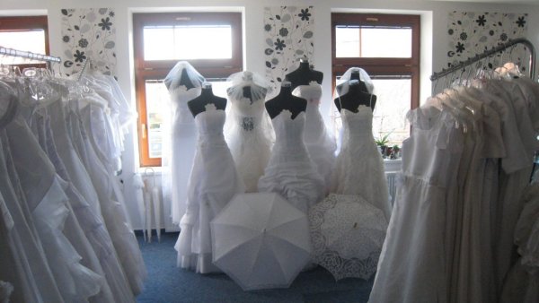 Svatební salon - výprodej svatebních šatů