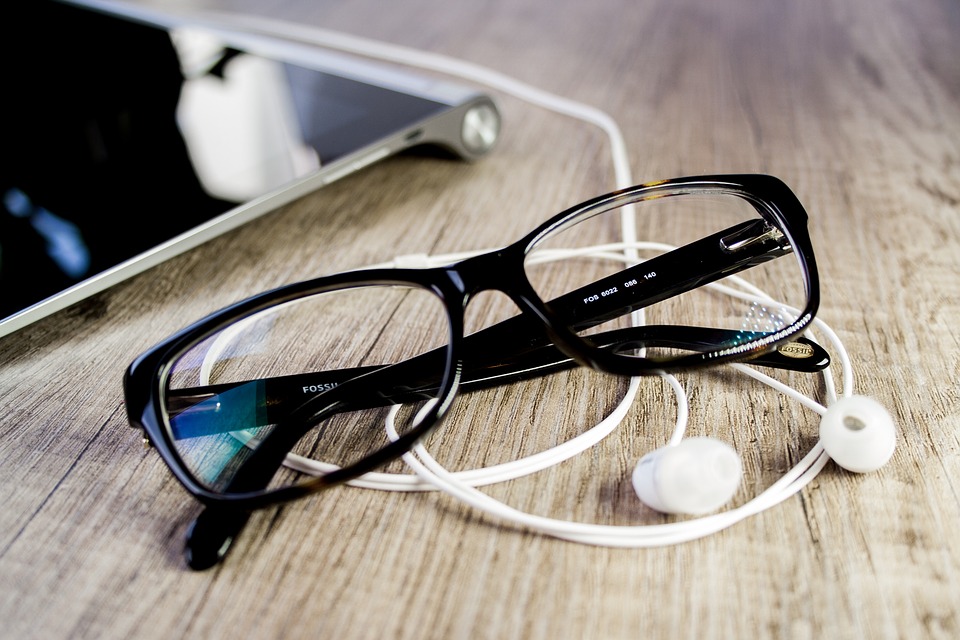 Oční optika Praha 9 – slušivé brýle pro každého i mnohem víc