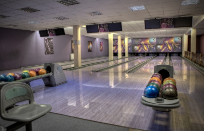Vaši hosté se budou skvěle bavit při hře bowlingu.
