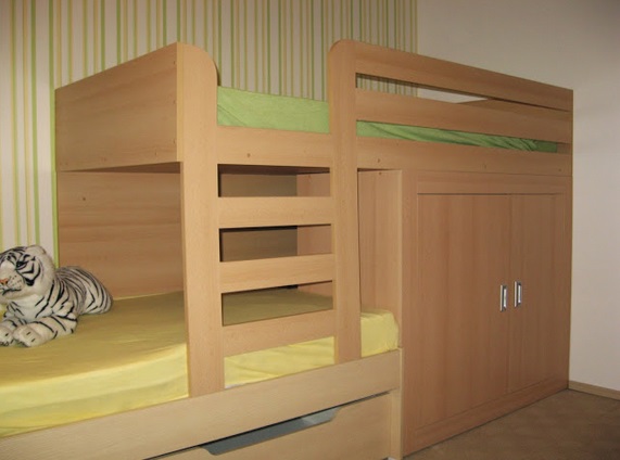 Dětský nábytek na míru-vestavěné skříně, postele, stoly