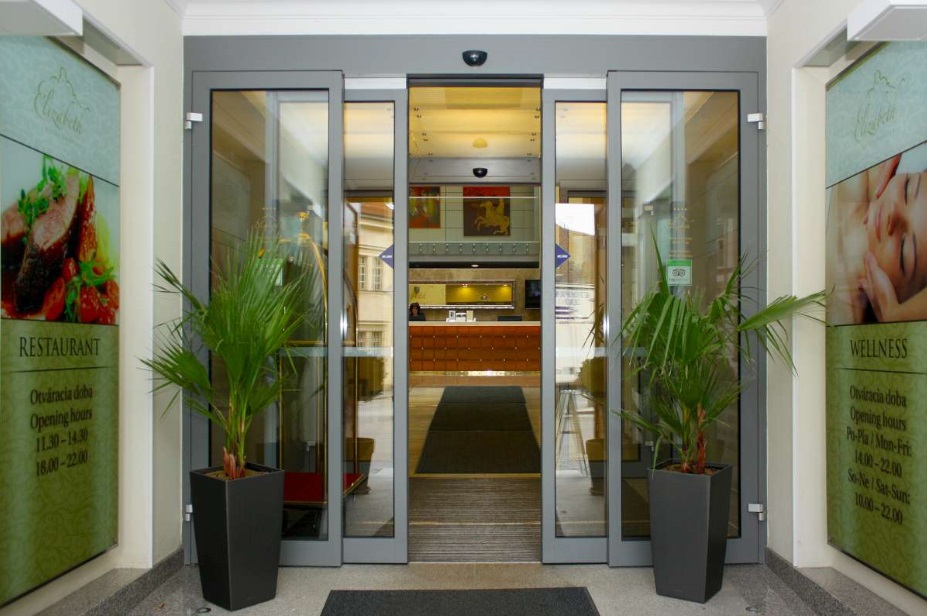 Automatické posuvné dveře - moderní prvek budov