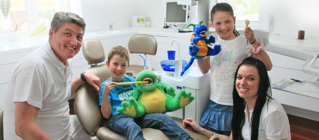 Dětský zubař, první, preventivní prohlídka dítěte u zubaře beze strachu