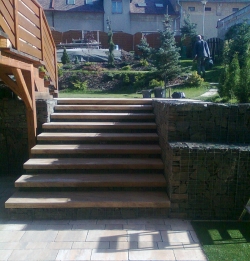 Výroba na míru kamenné schodiště