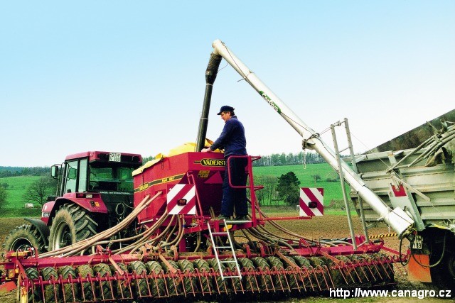Šnekové dopravníky poháněné hydromotorem pro secí stroje a rozmetadla hnojiv