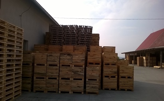 Dřevěné palety pro skladování a přepravu zboží