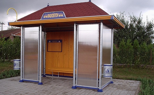 Moderní prosklené autobusové zastávky, čekárny - výroba