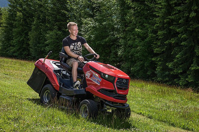 Snadno ovladatelné žací, zahradní traktory Seco pro celoroční použití