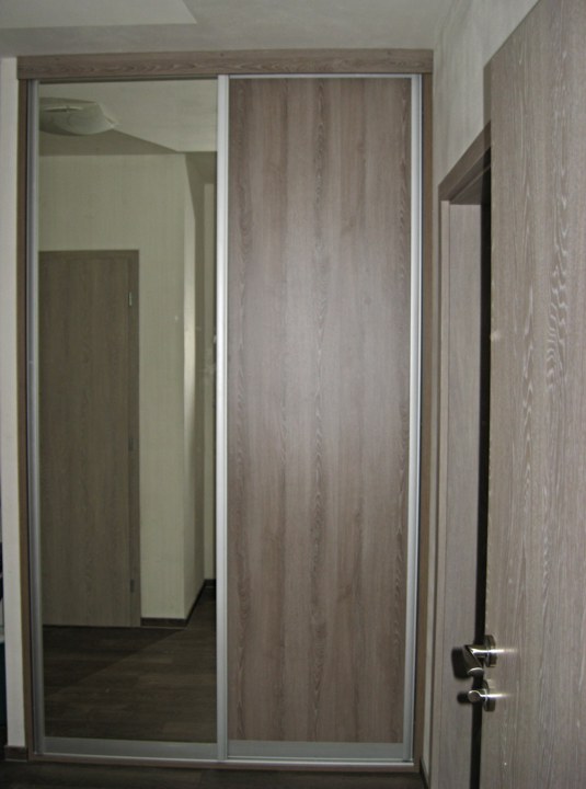 skříň s posuvnými dveřmi Kroměříž