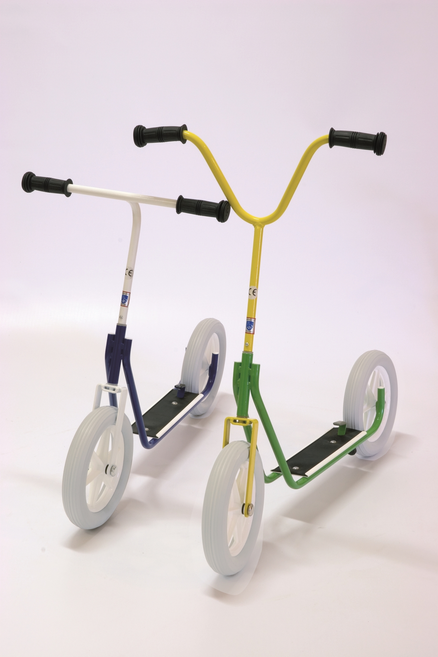 Vozítka pro děti Beroun - koloběžky a tříkolky pro děti od 4 let s parkovacími stojany