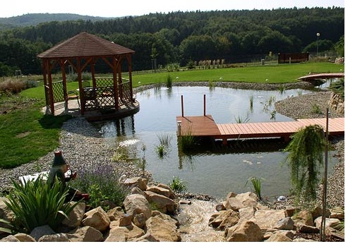 Jezírka na koupání, okrasný zahradní přírodní bazén - stavba a realizace na klíč
