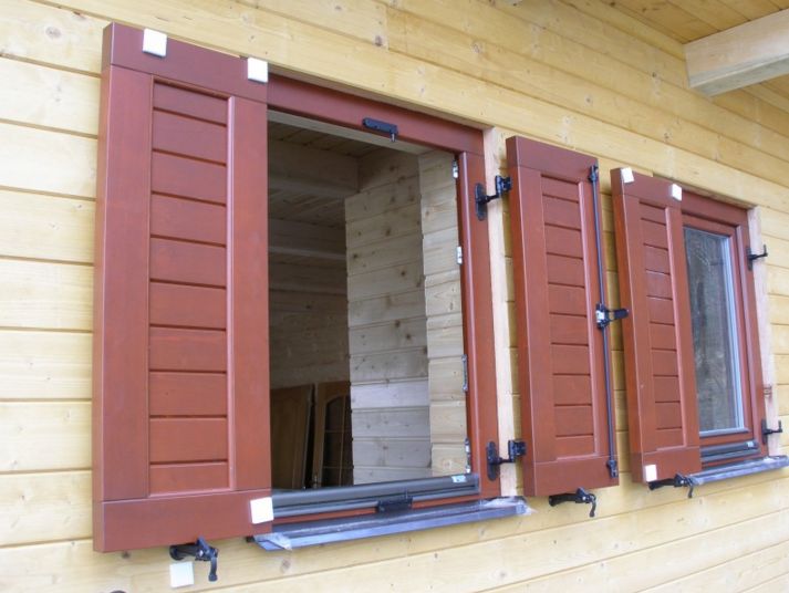 Dřevěné a moderní okenice pro dřevěná okna a eurookna - výroba, montáž