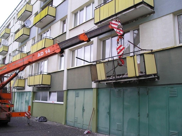 Rekonstrukce sanace panelových domů balkónů lodžií Náchod Hradec