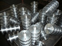 Přesné soustružené a frézované díly - kusová i sériová výroba na CNC strojích