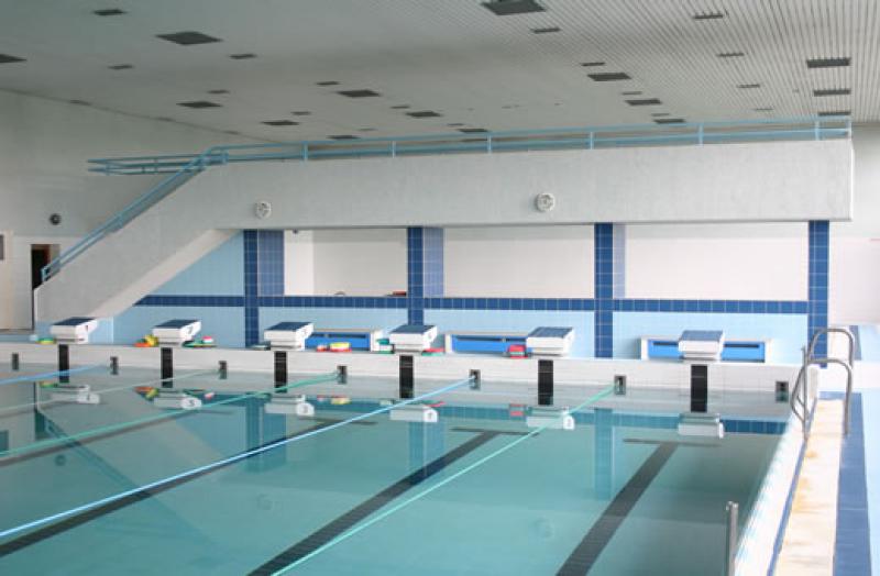 Krytý plavecký bazén se dvema bazény, saunou a masážemi v Hodoníně