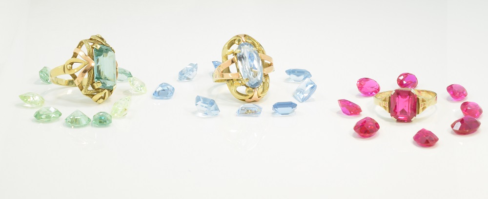 Použité zlaté prsteny z bazaru za nízké ceny - dámské i pánské prsteny