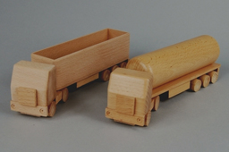 Dřevěné reklamní předměty s logem a dřevěná kulatina