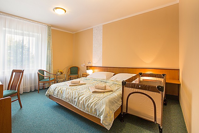 Ubytování v rodinném Hotelu Panorama, v jednolůžkových, dvoulůžkových pokojích či v rodinných apartmánech