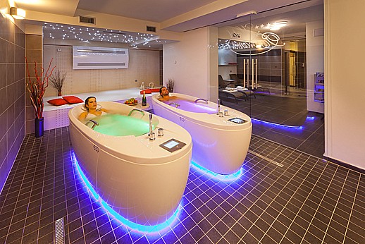 Čtyřhvězdičkový Hotel Panorama, wellness centrum s parní kabinou, finskou saunou, wellness vanami, masážemi