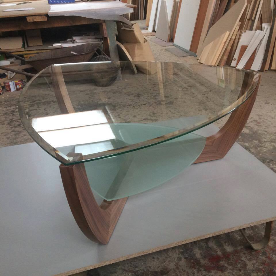 výroba skleněných stolů