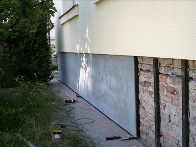 Domy na klíč sanace staveb izolace proti vlhkosti radonu Hradec