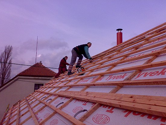 Komplexní realizace střech na klíč práce tesařské krovy Hradec