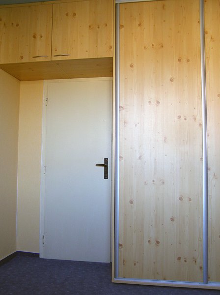 Vestavné skříně s posuvnými dveřmi