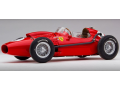 Modely závodních aut Ferrari propracované do nejmenších detailů