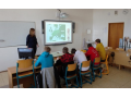 Základní škola s rozšířenou výukou angličtiny, důrazem na ekologii a programem Erasmus