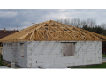 Výroba vazníkových střešních konstrukcí pro rodinné domy i průmyslové objekty Sedlčany