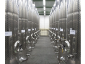 Výroba kvalitního vinařského zařízení - nerezové nádrže, tanky, nádoby a sudy