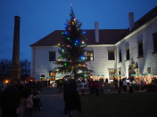 Vánoční trhy na zámku s rozsvěcením stromečku