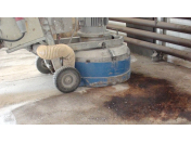 Lokální odstranění zaolejování – sanace olejových skvrn okolo strojů