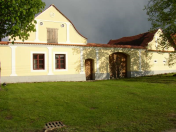 Vesnice Zálší, obec v malebné chráněné krajině Borkovických blat v jižních Čechách