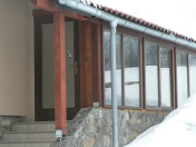 Výroba a montáž eurooken, dřevěných a dřevohliníkových oken i vchodových či interiérových dveří
