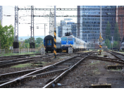 Umělé železniční stavby, výstavba a oprava železnice, přejezdů