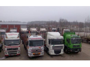 Přeprava dřeva moderními nákladními vozy Hamr, nákladní speciály na přepravu dřevní hmoty
