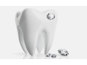 Odborná a bezbolestná aplikace dentálních šperků na přední zuby